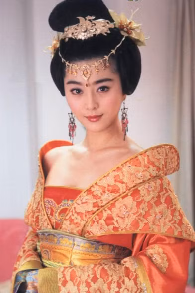 Phạm Băng Băng trong Thiếu Nữ Võ Tắc Thiên (2011).