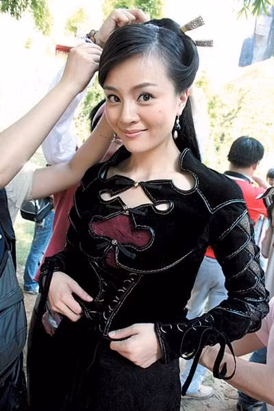 Nàng Phương Di do Lưu Tư thể hiện.