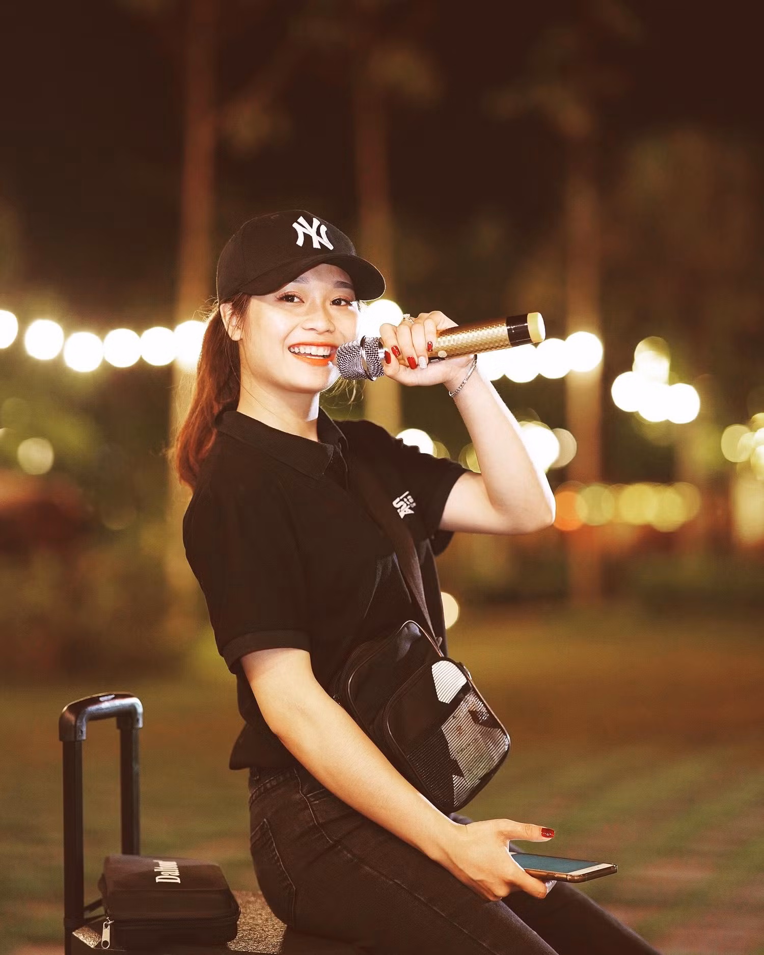 Sau 4 năm học, Hoàng Ly cho biết bản thân đã thuần thục các thao tác nghiệp vụ du lịch. (Ảnh: NVCC)