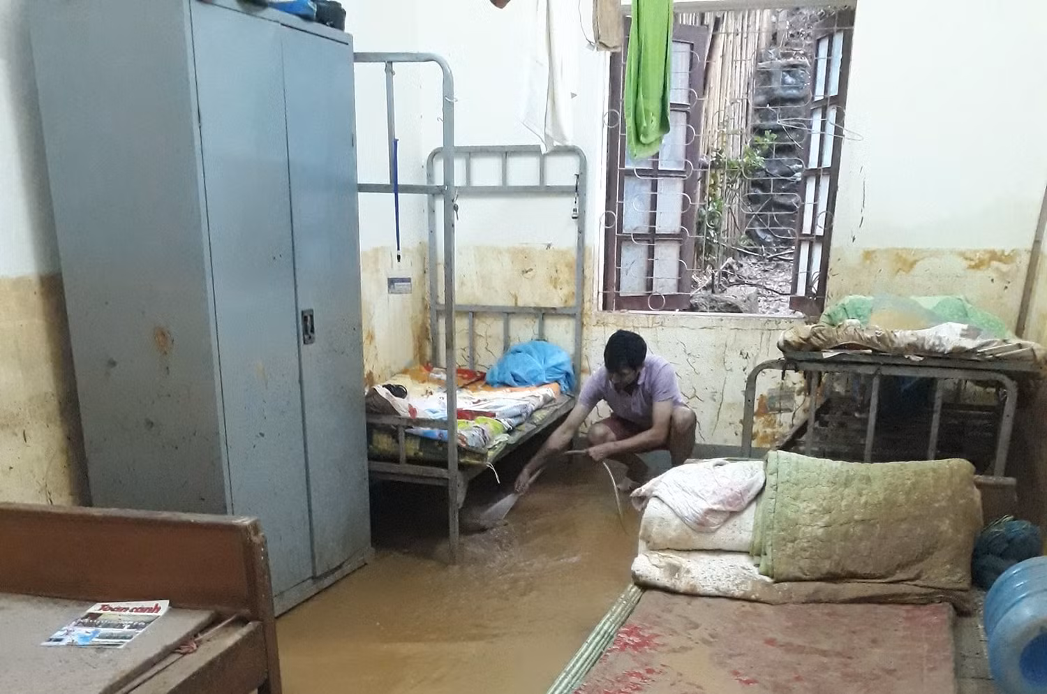 Trường Nà Ớt vẫn ngập bùn đất, mượn nhà văn hóa thôn để khai giảng ảnh 1