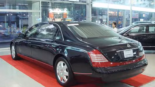 Siêu xe này thuộc sở hữu của ông chủ một tập đoàn bánh kẹo nổi tiếng nhất Việt Nam đặt mua từ hơn nửa năm trước. Để có thể tậu chiếc xe này, “đại gia” này phải đặt một khoản tiền cọc lên đến 500.000 USD. Mức giá chính thức của chiếc xe này tại Đức vào khoảng 385.000 USD. Và chiếc xe về đến Việt Nam với mức giá sau thuế là 1.050.000 USD, nếu tính thêm các khoản tiền như lệ phí trước bạ, bảo hiểm (thời điểm đó)… thì có lẽ giá trị chiếc xe cũng khoảng 20 tỷ đồng. Khoản tiền này đủ để tậu một biệt thự hoành tráng tại Sài Thành lúc đó.