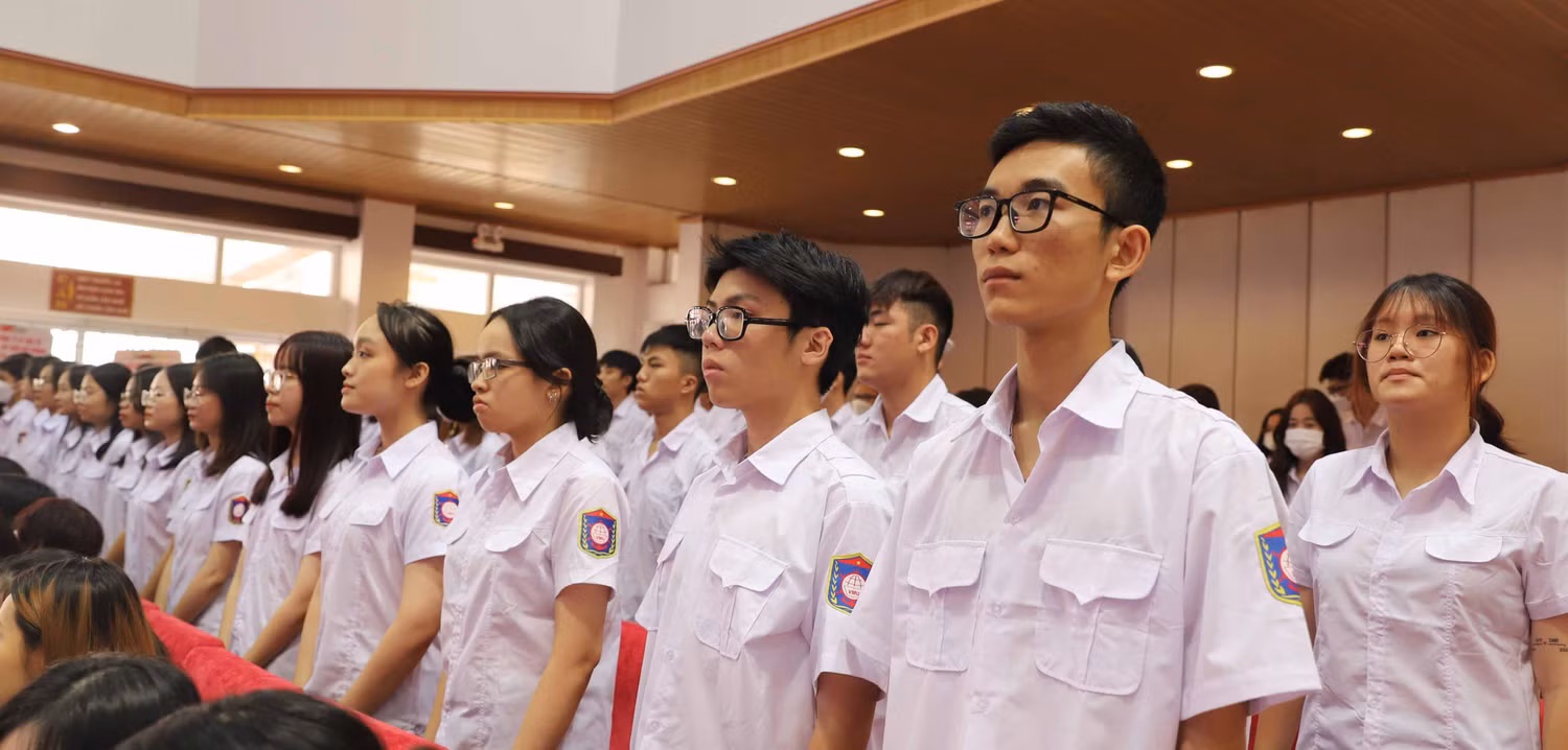 Đại diện tân sinh viên dự lễ khai giảng (Ảnh: LT)