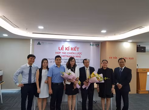 Tập đoàn Nguyễn Hoàng và JA Việt Nam ký kết hợp tác, triển khai chương trình mới (ảnh: P.L) Tập đoàn Nguyễn Hoàng và JA Việt Nam ký kết hợp tác, triển khai chương trình mới (ảnh: P.L)
