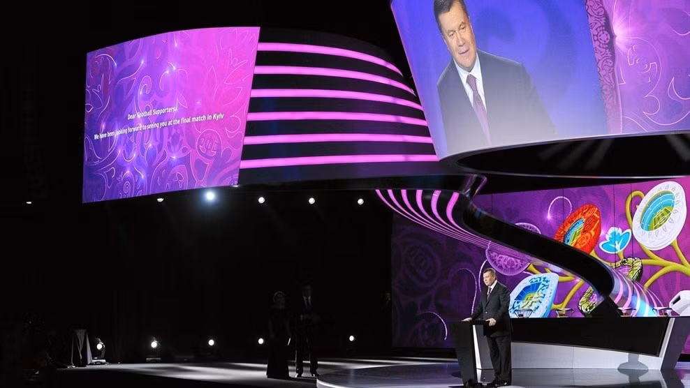 Tổng thống Ukraine, ông Viktor Yanukovych, phát biểu chào mừng. Tổng thống Ukraine, ông Viktor Yanukovych, phát biểu chào mừng.
