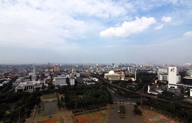 Từ độ cao 115m trên đỉnh tượng đài, có thể quan sát toàn cảnh thành phố Jakarta. Từ độ cao 115m trên đỉnh tượng đài, có thể quan sát toàn cảnh thành phố Jakarta.