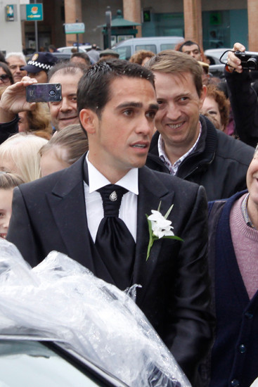 Alberto Contador đã 3 lần vô địch Tour de France (2007, 2009, 2010), 2 lần quán quân Giro d Italia (2008, 2011) và vô địch Vuelta a España (2008). Anh là cua-rơ thứ 5 trong lịch sử (và là cua-rơ Tây Ban Nha đầu tiên) thống nhất 3 danh hiệu lớn này.