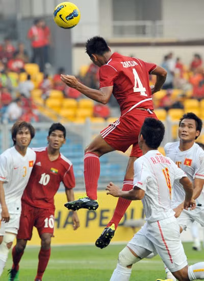... Khiến U23 Myanmar liên tục xuyên phá.