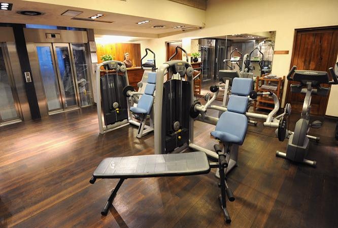 Phòng gym mini, nơi các tuyển thủ Anh tập nhẹ.