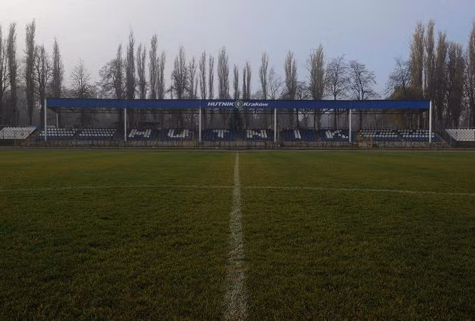 Sân tập chính này chính là sân nhà của đội hạng Năm Ba Lan, Hutnik Krakow. Sân tập chính này chính là sân nhà của đội hạng Năm Ba Lan, Hutnik Krakow.