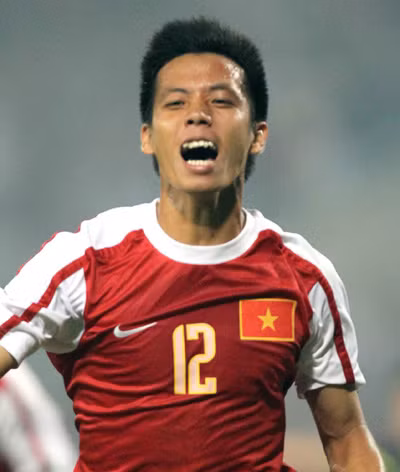 Văn Quyết là cầu thủ duy nhất lập được hat-trick. Ảnh: Quang Minh