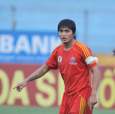 Trung vệ Trần Quốc Anh.