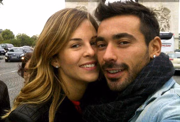 Lavezzi và Yanina là một cặp đôi nổi tiếng ở Argentina. Lavezzi và Yanina là một cặp đôi nổi tiếng ở Argentina.