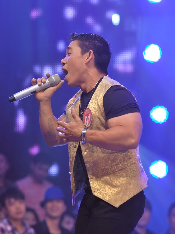 Sở hữu giọng hát mượt mà, hút hồn, Phạm Văn Mách sẽ dấn thân vào lĩnh vực âm nhạc.