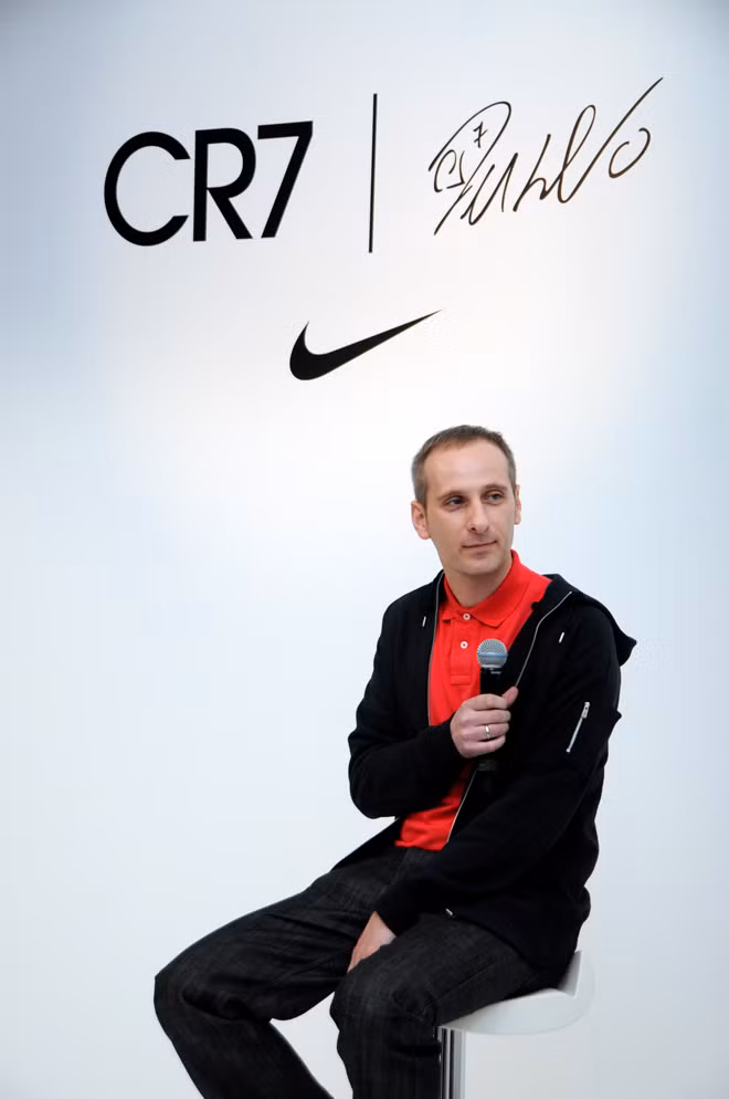 Andy Caine, nhà thiết kế giày của Nike.
