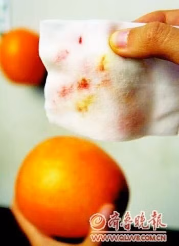 Xuất hiện cam Trung Quốc màu đẹp, nhuộm đỏ cả tay
