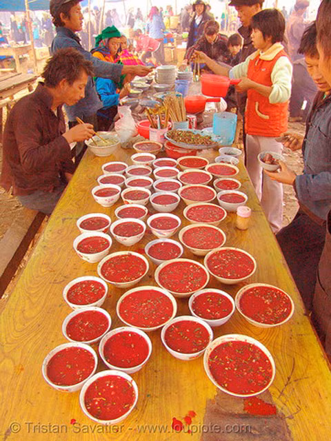 "Canh máu" (tiết canh) ở Mèo Vạc (Hà Giang).