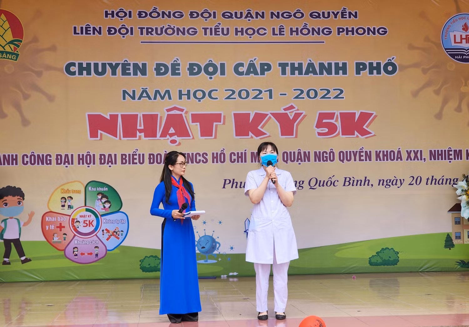 Học sinh được lắng nghe những chia sẻ của nhân viên y tế quận Ngô Quyền (Ảnh: Phạm Linh) Học sinh được lắng nghe những chia sẻ của nhân viên y tế quận Ngô Quyền (Ảnh: Phạm Linh)