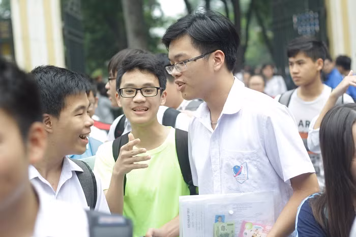 Thí sinh yên tâm ngồi đợi kết quả (Ảnh: Vũ Ninh)