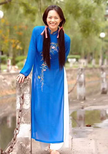 Lee Young Ah "tít mắt" vì yêu thích tà áo dài Việt Nam. (Ảnh: 24h) Xem thêm: Bộ sưu tập váy xinh chào hè 2012. Lee Young Ah "tít mắt" vì yêu thích tà áo dài Việt Nam. (Ảnh: 24h) Xem thêm: Bộ sưu tập váy xinh chào hè 2012.