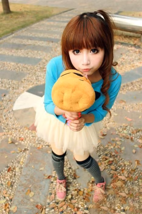 Đôi mắt to tròn, gương mặt bầu bĩnh. (Ảnh: HB) Xem thêm: "Cơn sốt thiên sứ 9X": có vượt mặt được Jang Na Ra. Đôi mắt to tròn, gương mặt bầu bĩnh. (Ảnh: HB) Xem thêm: "Cơn sốt thiên sứ 9X": có vượt mặt được Jang Na Ra.