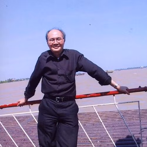 Nhạc sĩ Vũ Thành An trong một chuyến thăm miền Tây khi có dịp về nước. Nhạc sĩ Vũ Thành An trong một chuyến thăm miền Tây khi có dịp về nước.