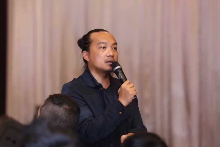 Em trai đồng thời cũng là quản lý của ca sĩ Đoan Trang, ông Cao Trung Hiếu. Em trai đồng thời cũng là quản lý của ca sĩ Đoan Trang, ông Cao Trung Hiếu.