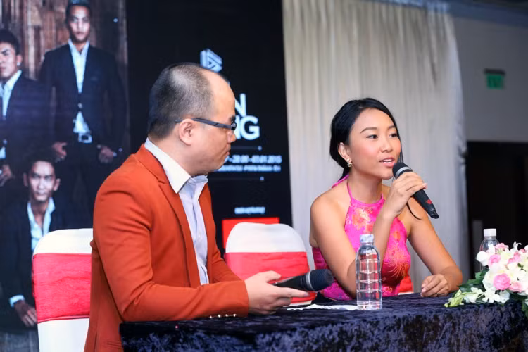 Ca sĩ Đoan Trang hứa hẹn sẽ đem đến nhiều bất ngờ cho liveshow của mình. Ca sĩ Đoan Trang hứa hẹn sẽ đem đến nhiều bất ngờ cho liveshow của mình.