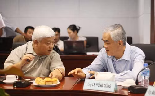 Rất cần những tiếng nói thẳng thắn từ những người như bầu Kiên hay ông Dũng. Rất cần những tiếng nói thẳng thắn từ những người như bầu Kiên hay ông Dũng.
