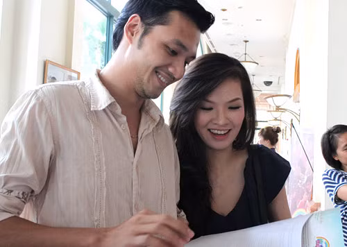 Đan Lê thon gọn sau 2 tháng sinh con ảnh 3 Cả hai luôn quấn quýt bên nhau.