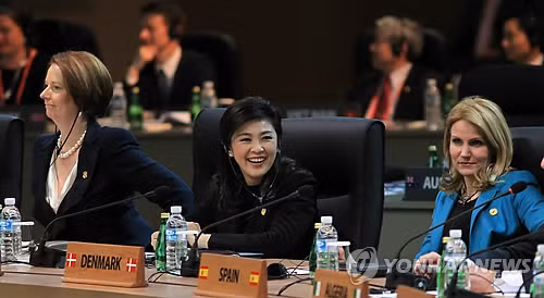 Từ trái qua phải: Thủ tướng Australia Julia Gillard, Thủ tướng Thái Lan Yingluck Shinawatra và Thủ tướng Đan Mạch Helle Thorning-Schmidt - 3 bóng hồng tham gia Hội nghị Thượng đỉnh An ninh hạt nhân tại Trung tâm Hội nghị và Triển lãm tại Seoul ngày 27/3.