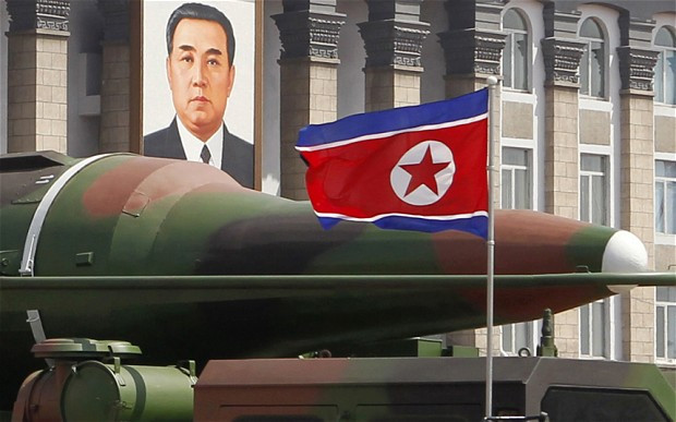Tên lửa Triều Tiên trong một cuộc diễu binh tại quảng trường Kim Nhật Thành ở Bình Nhưỡng.