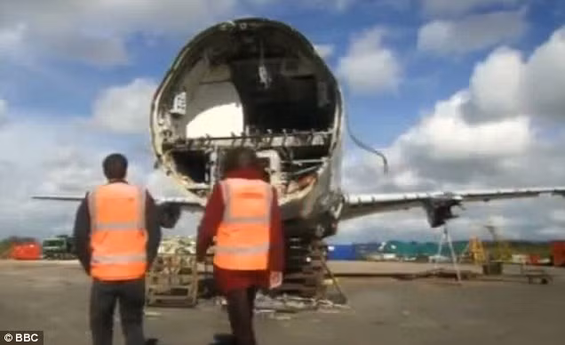 Quy trình tháo gỡ Boeing 747