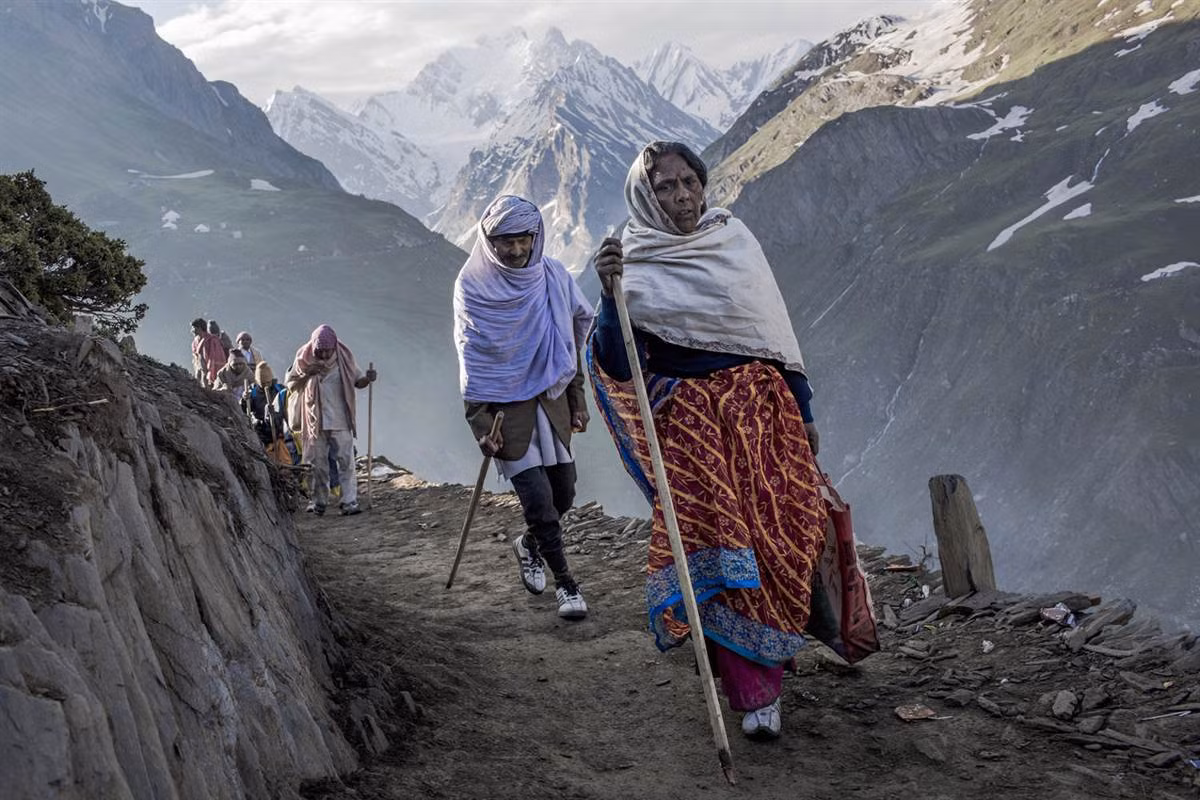 Người Hindu vượt núi hành hương tới đền thiêng Amarnath - một trong những đền thờ được người Hindu sùng kính nhất, ngày 30/6. Người Hindu vượt núi hành hương tới đền thiêng Amarnath - một trong những đền thờ được người Hindu sùng kính nhất, ngày 30/6.
