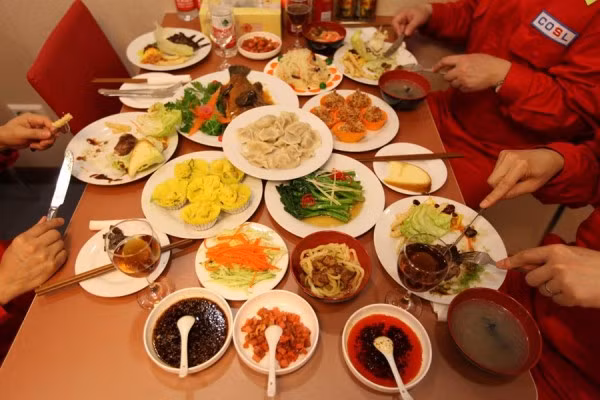 Mỗi bữa ăn có 14 món