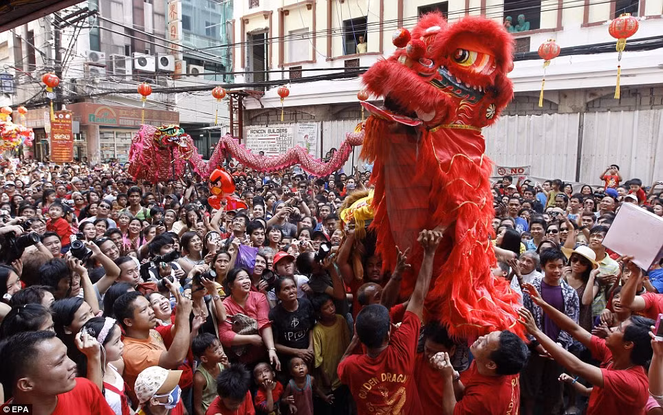 Không khí năm mới tại thị trấn người Hoa Binondo ở Manila, Philippines Không khí năm mới tại thị trấn người Hoa Binondo ở Manila, Philippines