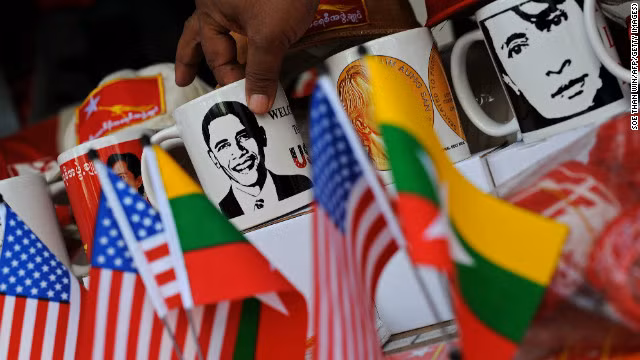 Cốc lưu niệm in hình Tổng thống Obama tại một cửa hàng ở Yangon. Cốc lưu niệm in hình Tổng thống Obama tại một cửa hàng ở Yangon.