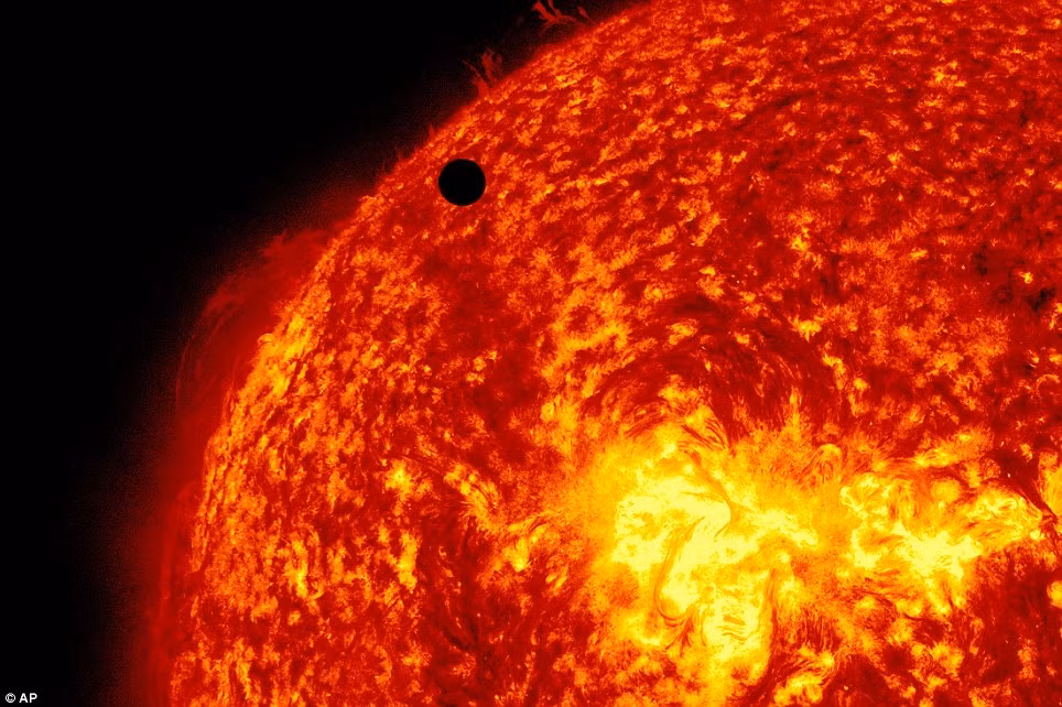 Ảnh chụp bởi NASA Ảnh chụp bởi NASA
