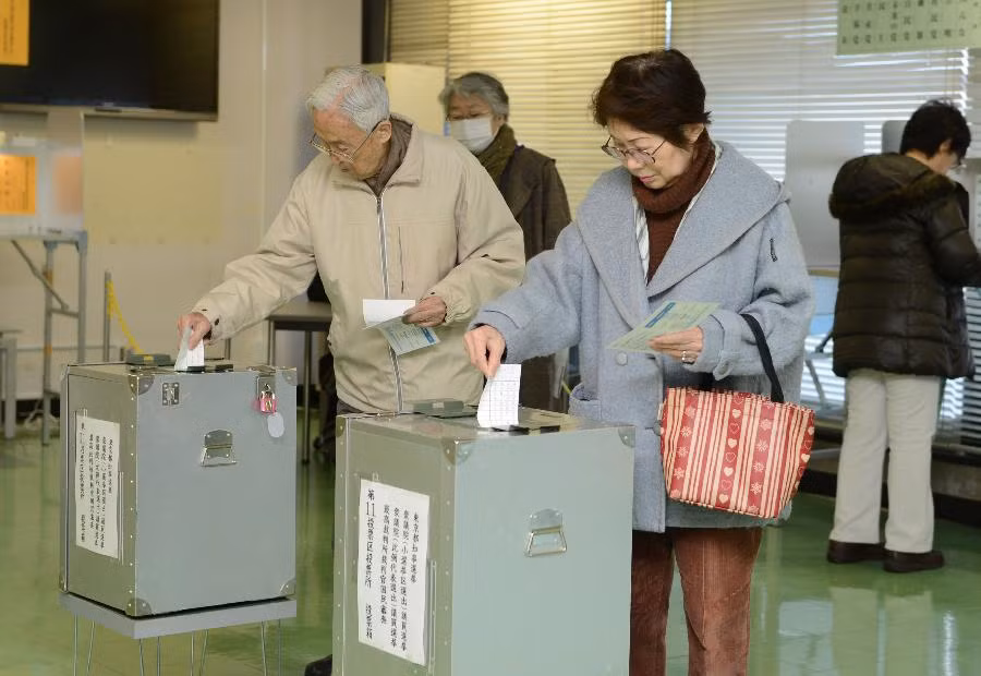 DPJ cũng đã phải trải qua nhiều thay đổi trong hàng ngũ lãnh đạo - Yoshihiko Noda là thủ tướng thứ ba của DPJ kể từ 2009 trở lại đây. DPJ cũng đã phải trải qua nhiều thay đổi trong hàng ngũ lãnh đạo - Yoshihiko Noda là thủ tướng thứ ba của DPJ kể từ 2009 trở lại đây.