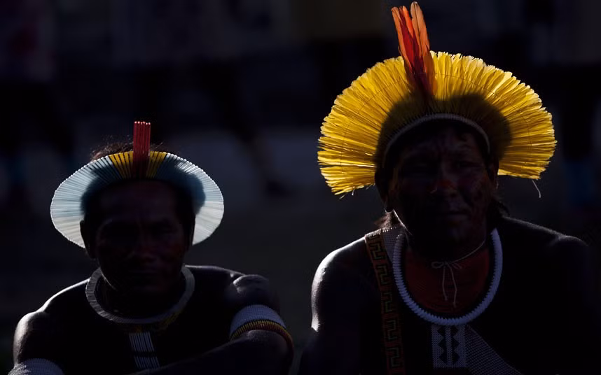 Đàn ông bộ tộc Kayapo. Đàn ông bộ tộc Kayapo.