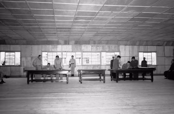 Ký kết Hiệp định đình chiến tại làng Panmunjom năm 1953