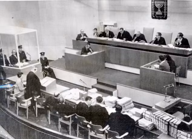 Phiên xử Eichmann tại tòa án tối cao Jerusalem ở Tel Aviv