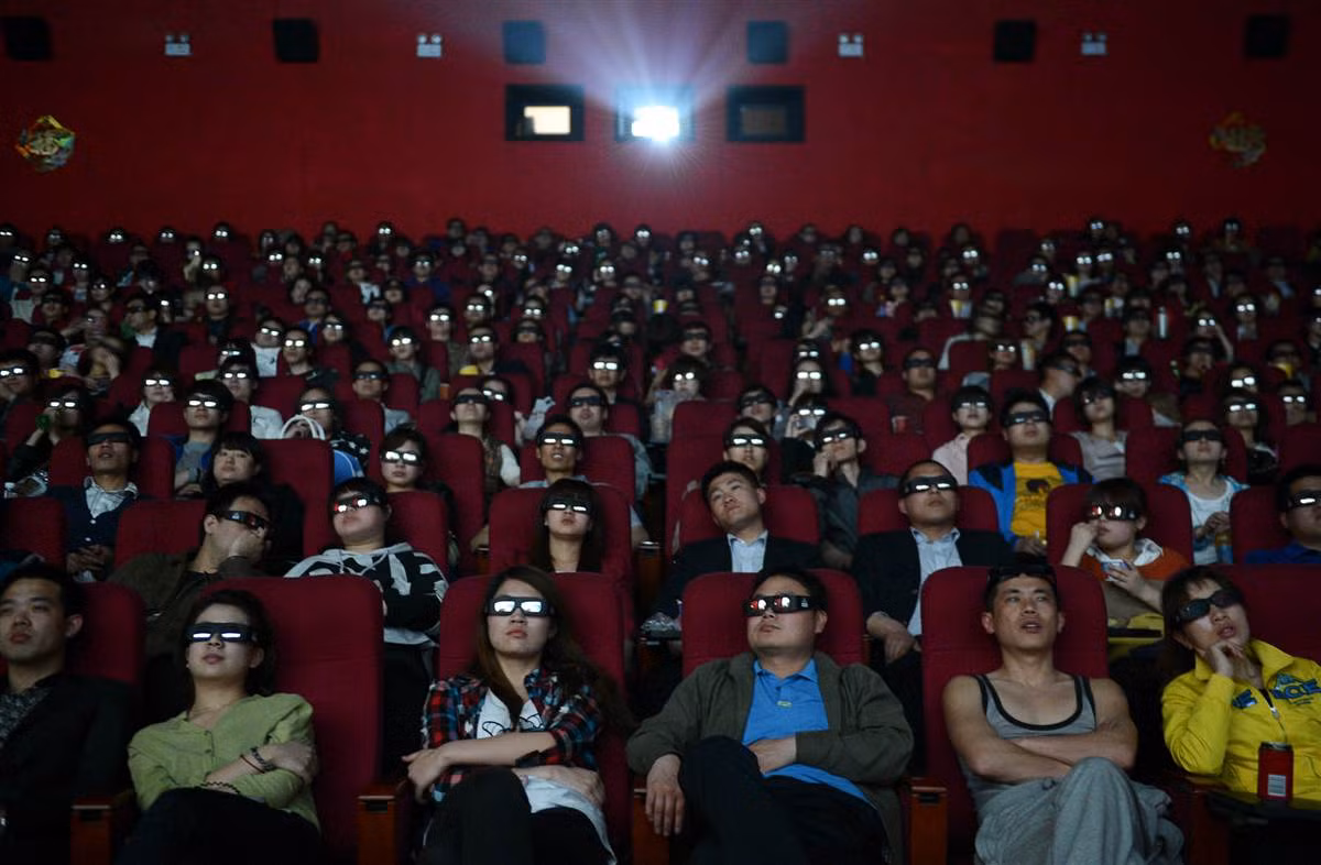 Khán giả ngồi kín phòng chiếu phim Titanic 3D tại Taiyuan, Trung Quốc ngày 10/4.