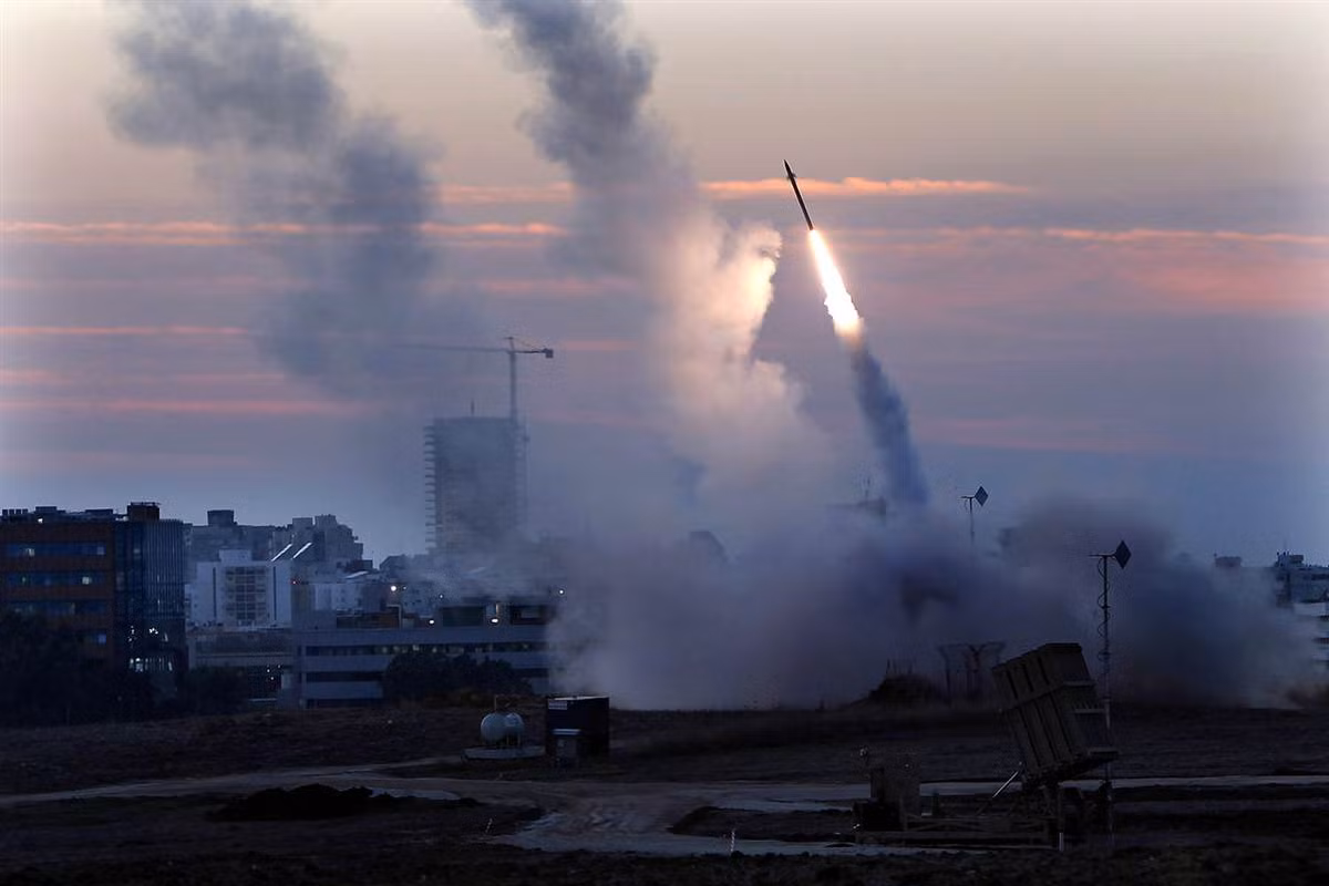 Hệ thống tên lửa Iron Dome được triển khai tại thị trấn Ashdod của Israel. Hệ thống tên lửa Iron Dome được triển khai tại thị trấn Ashdod của Israel.