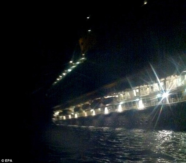 Siêu du thuyền Costa Concordia gặp nạn khi đang tiến hành một chuyến du lịch kéo dài 7 ngày trên Địa Trung Hải. Siêu du thuyền Costa Concordia gặp nạn khi đang tiến hành một chuyến du lịch kéo dài 7 ngày trên Địa Trung Hải.