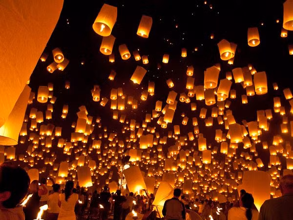 Huyền ảo lễ hội thả đèn trời Loy Krathong ở Chiang Mai, Thái Lan. Ảnh Patrice Carlton