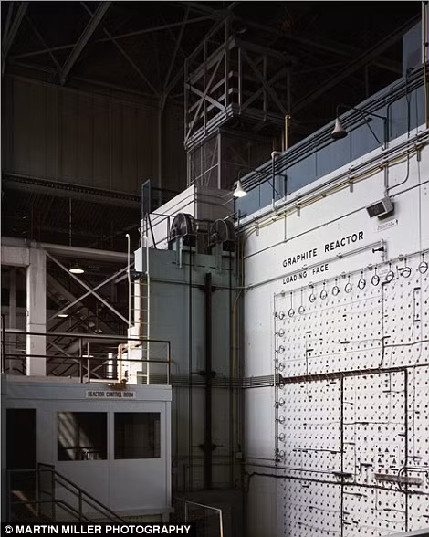 Lò phản ứng X-10 dùng để sản xuất thí điểm plutonium cho quả bom thả xuống Nagasaki tại Oak Ridge năm 1945.