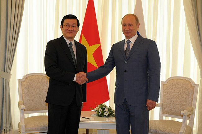 Tổng thống Liên bang Nga Vladimir Putin đón tiếp và hội đàm với Chủ tịch nước Trương Tấn Sang trong chiều ngày 27/7 tại Sochi.