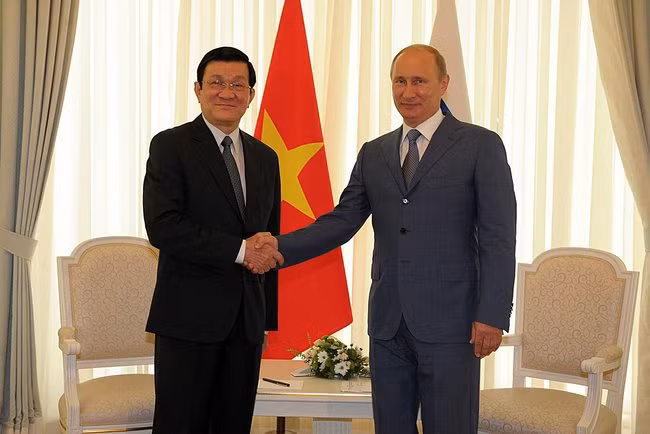 Tổng thống Liên bang Nga Vladimir Putin đón tiếp và hội đàm với Chủ tịch nước Trương Tấn Sang trong chiều ngày 27/7 tại Sochi. Tổng thống Liên bang Nga Vladimir Putin đón tiếp và hội đàm với Chủ tịch nước Trương Tấn Sang trong chiều ngày 27/7 tại Sochi.