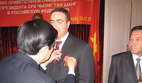 Chủ tịch nước Trương Tấn Sang tại Đại sứ quán Việt Nam ở Moscow ngày 26/7. Chủ tịch nước Trương Tấn Sang tại Đại sứ quán Việt Nam ở Moscow ngày 26/7.