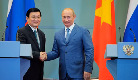 Tổng thống Liên bang Nga Vladimir Putin đón tiếp và hội đàm với Chủ tịch nước Trương Tấn Sang trong chiều ngày 27/7 tại Sochi. Tổng thống Liên bang Nga Vladimir Putin đón tiếp và hội đàm với Chủ tịch nước Trương Tấn Sang trong chiều ngày 27/7 tại Sochi.